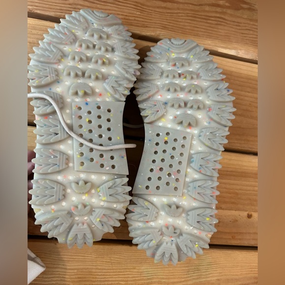 Adidas Women's Beige Sneakers - Picture 9 of 10